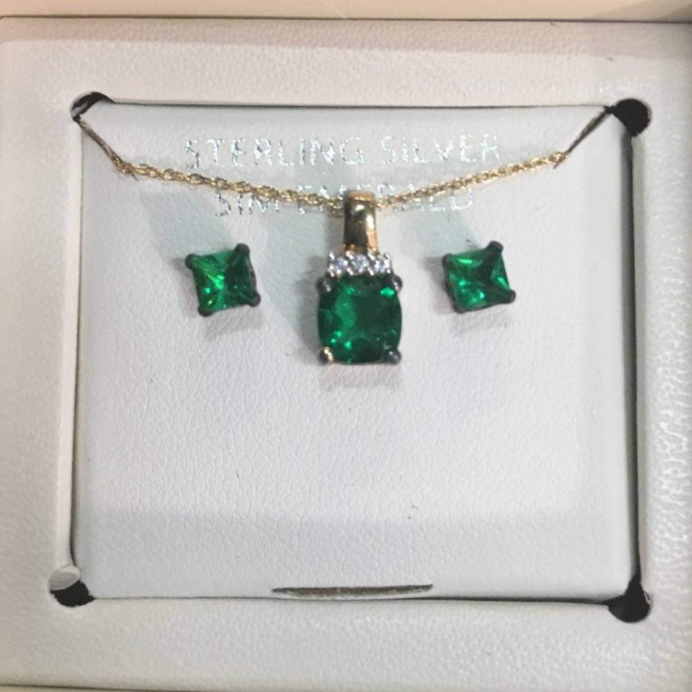 Sterling silver pendant and matching earings